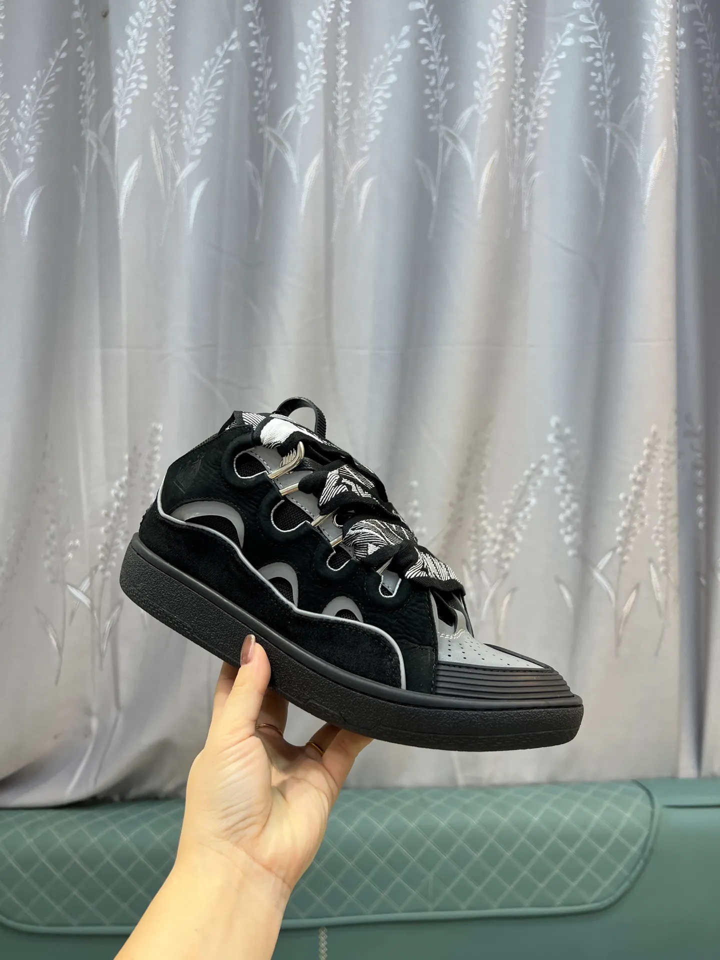 Men's men's shoes💰780 [LANVIN] Latest lace-up fashionable casual sneakers for couples High-quality CLAY couple series‼ ️ The latest trendy products of the season 🌈Many bloggers have planted grass and purchased the original open-mold customization. The upper and outsole are sewn with mark threads without edge sealing. Multiple material splicing combination design. Very versatile for fashionable and casual wear. Comfortable on the feet. Recommended for self-retention (upper cowhide + cow suede + breathable mesh) inner foot pad cowhide exclusive original open-mold clear logo rubber outsole ⚠️36-44 yards (45 custom-made)